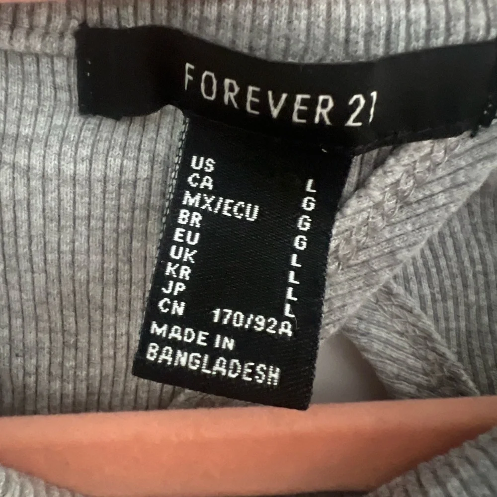 Forever 21 Gray Ribbed Crop Top - Picture 6 of 6